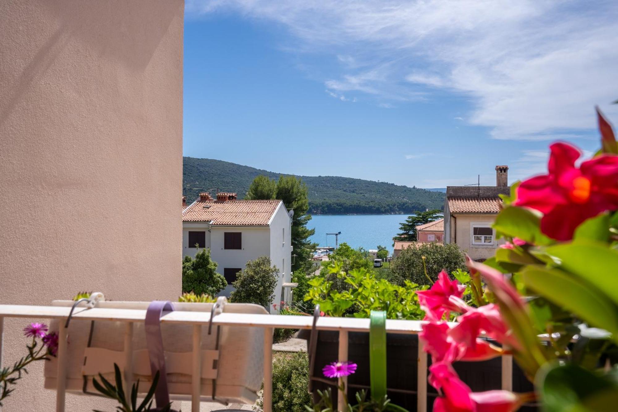 Apartman Laura Cres Exteriér fotografie